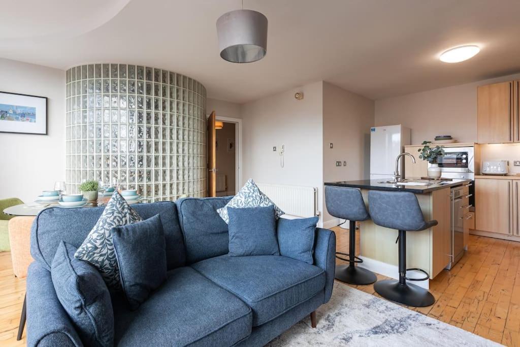 Modern Penthouse Apartment 2 Bed, 2 Bath Sleeps 6 City Centre Белфаст Екстериор снимка