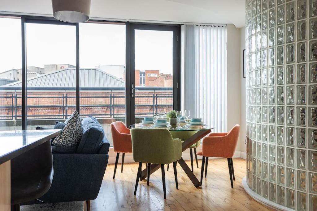 Modern Penthouse Apartment 2 Bed, 2 Bath Sleeps 6 City Centre Белфаст Екстериор снимка